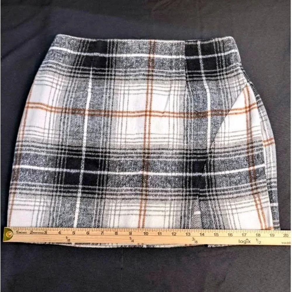 Windsor ~ Plaid‎ Mini Skirt ~ Size M ~ Black/White/Brown Plaid ~ High Waist/Slit
